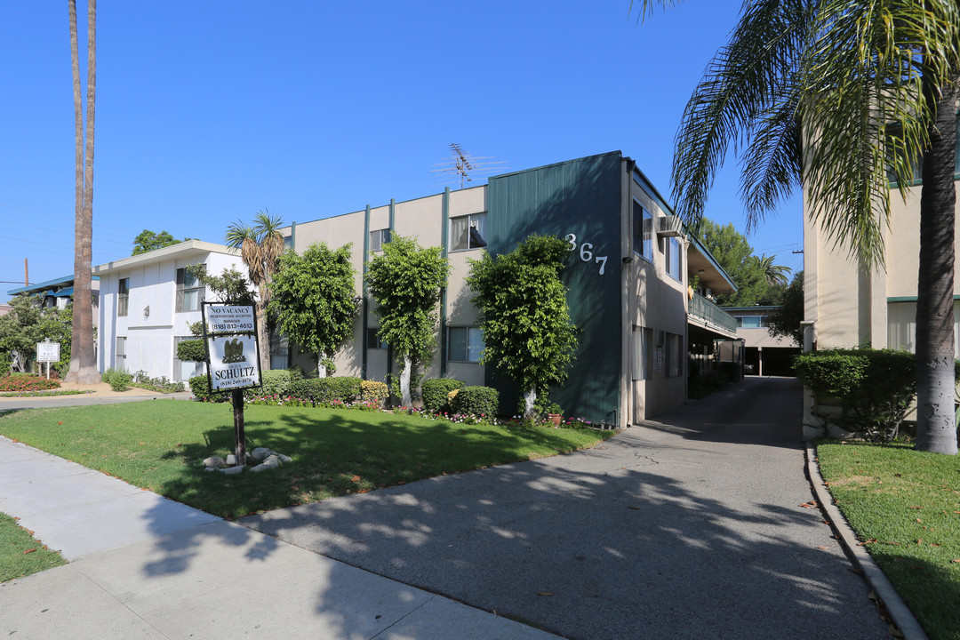 367 W Lexington Dr in Glendale, CA - Building Photo