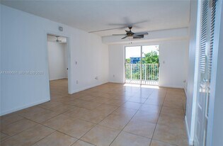 8260 SW 210th St in Cutler Bay, FL - Building Photo