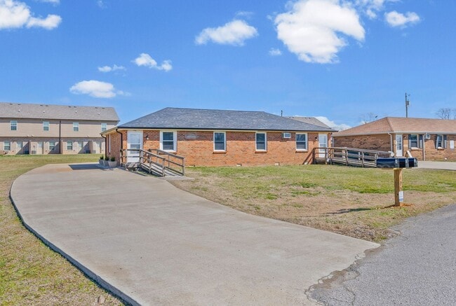 135 Tandy Dr in Clarksville, TN - Building Photo - Building Photo