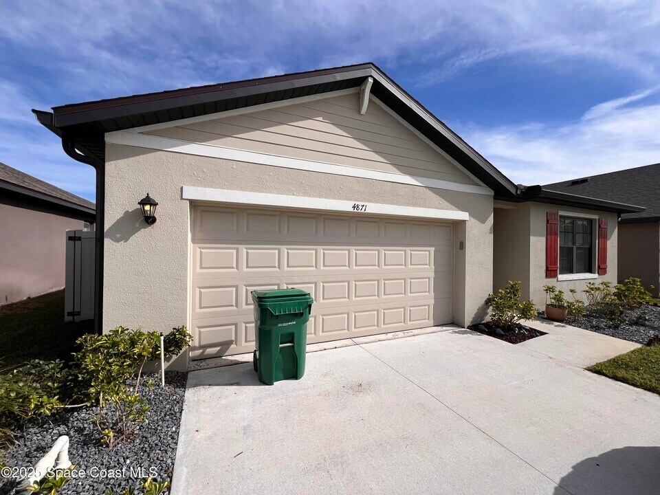 4871 Talbot Blvd in Cocoa, FL - Building Photo