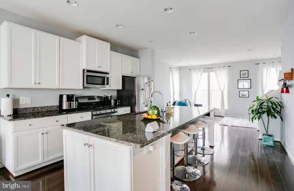 22517 Phillips St in Clarksburg, MD - Building Photo