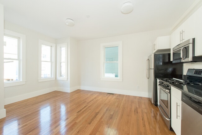 16 Suffolk St, Unit 16 in Cambridge, MA - Building Photo - Building Photo