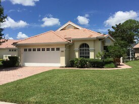 557 SW New Castle Cove in Port St. Lucie, FL - Building Photo