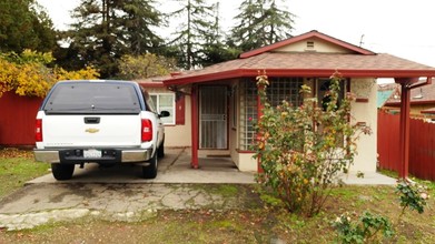 15516-15568 Maubert Ave in San Leandro, CA - Building Photo - Building Photo