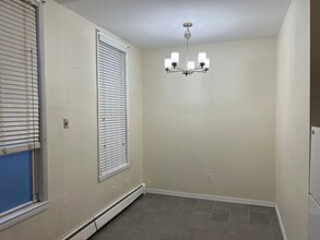 90 Manhattan Ave, Unit 2 in Jersey City, NJ - Building Photo - Building Photo