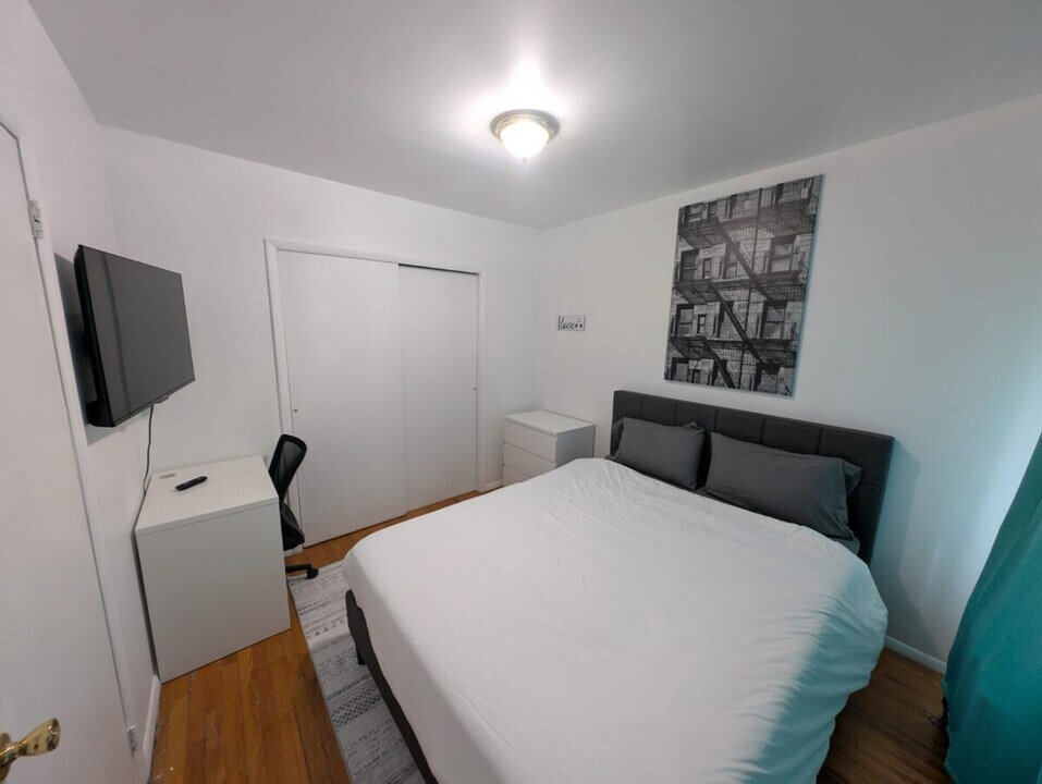 315 E 95th St in New York, NY - Building Photo