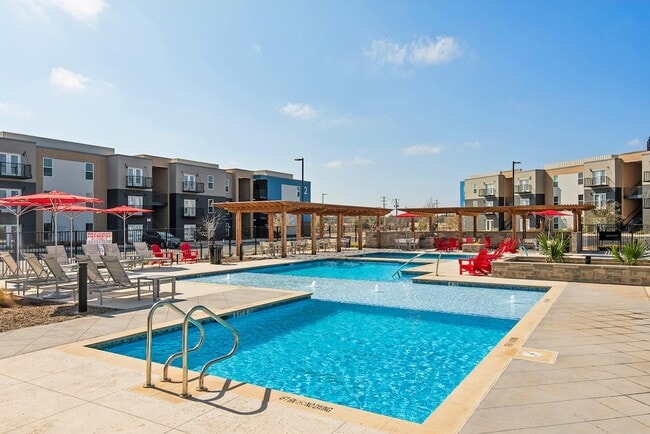 FLATZ 830 in Marble Falls, TX - Foto de edificio - Building Photo