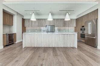 3003 Maple Ave, Unit 2220 in Dallas, TX - Foto de edificio - Building Photo