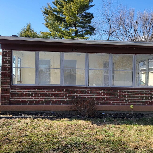 property at 1706 N Somerset Ave