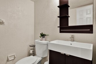 6504 Lenore Dr in Tampa, FL - Building Photo - Building Photo