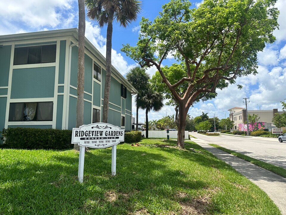 19700 SW 103rd Ct in Cutler Bay, FL - Foto de edificio