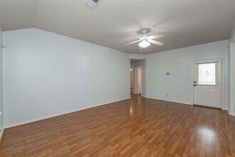 10680 Royal York Dr in Conroe, TX - Building Photo - Building Photo