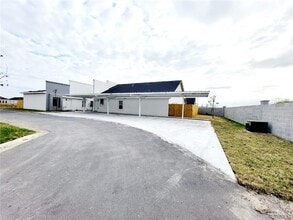 17 Frio Ave in McAllen, TX - Building Photo - Building Photo