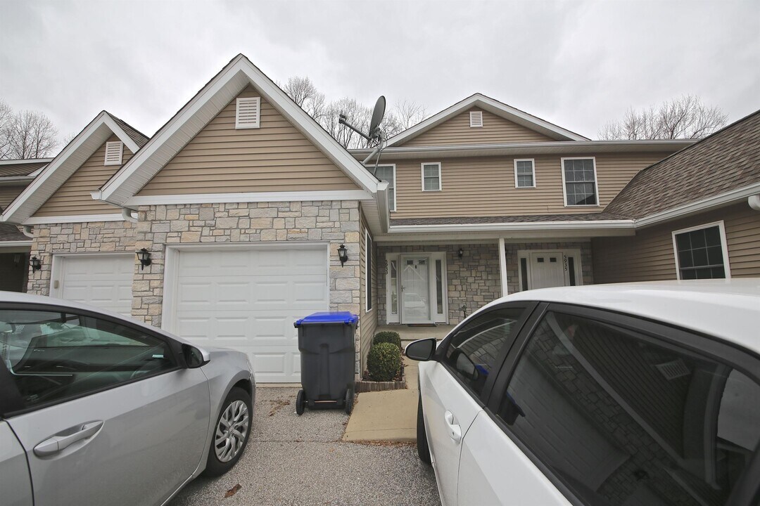 5933 N Ajuga Ct in Ellettsville, IN - Building Photo