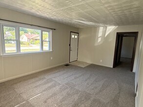 4031 Meadow Ln in Lorain, OH - Building Photo - Building Photo
