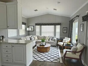 6941 MacDonald Ct in Zephyrhills, FL - Building Photo - Building Photo