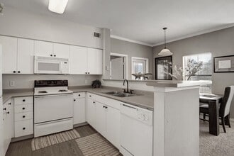 Stoneleigh on May Apartment Homes in Oklahoma City, OK - Foto de edificio - Building Photo