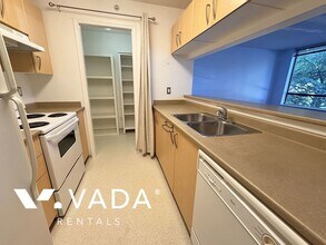 3520 Crowley Dr in Vancouver, BC - Building Photo - Building Photo