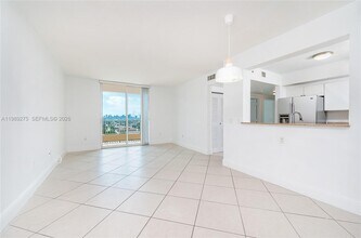 117 NW 42nd Ave in Miami, FL - Foto de edificio - Building Photo