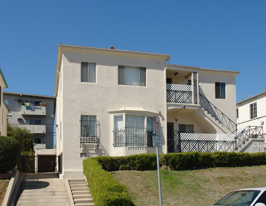 811 N Alexandria Ave in Los Angeles, CA - Foto de edificio