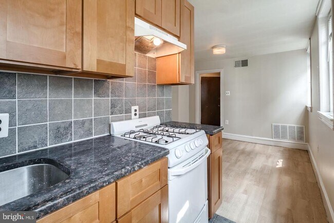 1737 South St, Unit 3RD FLOOR in Philadelphia, PA - Building Photo - Building Photo