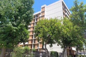 440 N Madison Ave in Pasadena, CA - Building Photo - Building Photo