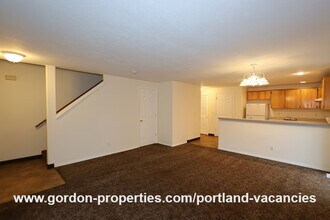 5254 SE 73rd Ave in Portland, OR - Building Photo - Building Photo