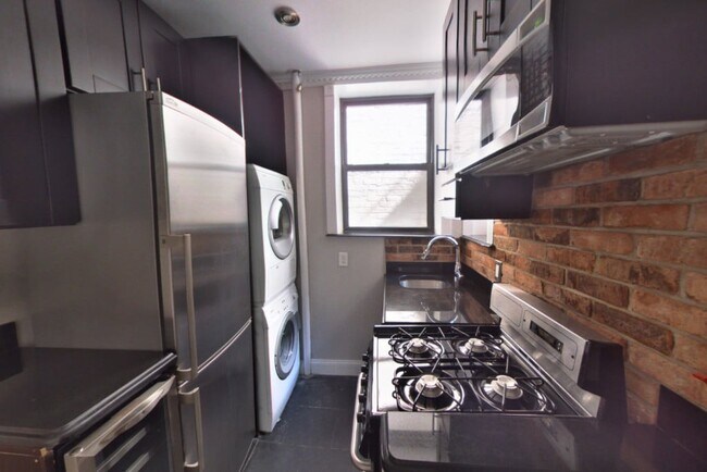 221 E 23rd St, Unit 15 in New York, NY - Building Photo - Building Photo