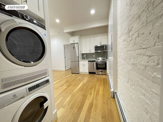 539 Lenox Ave in New York, NY - Building Photo - Building Photo