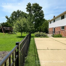 826 Bergquist Dr in Ballwin, MO - Building Photo - Building Photo