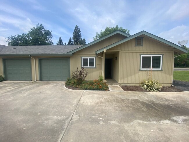 property at 1711-1715 E Princeton Ct