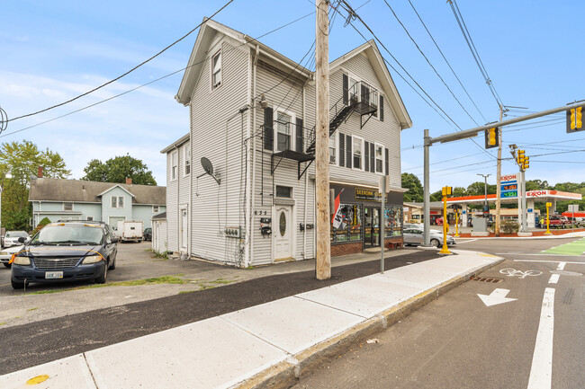 635 637 Fall River Ave in Seekonk, MA - Building Photo - Building Photo