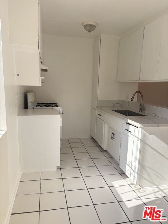 property at 961 S Kenmore Ave
