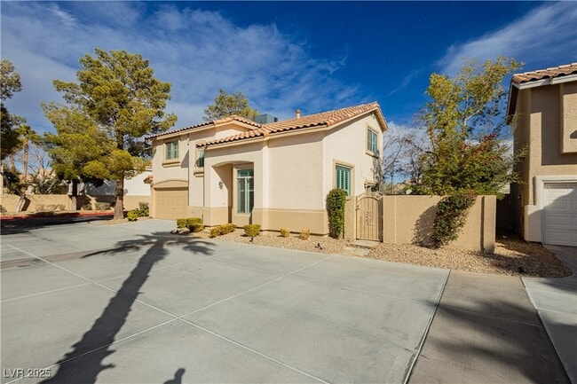 2345 Cliffwood Dr in Henderson, NV - Building Photo - Building Photo