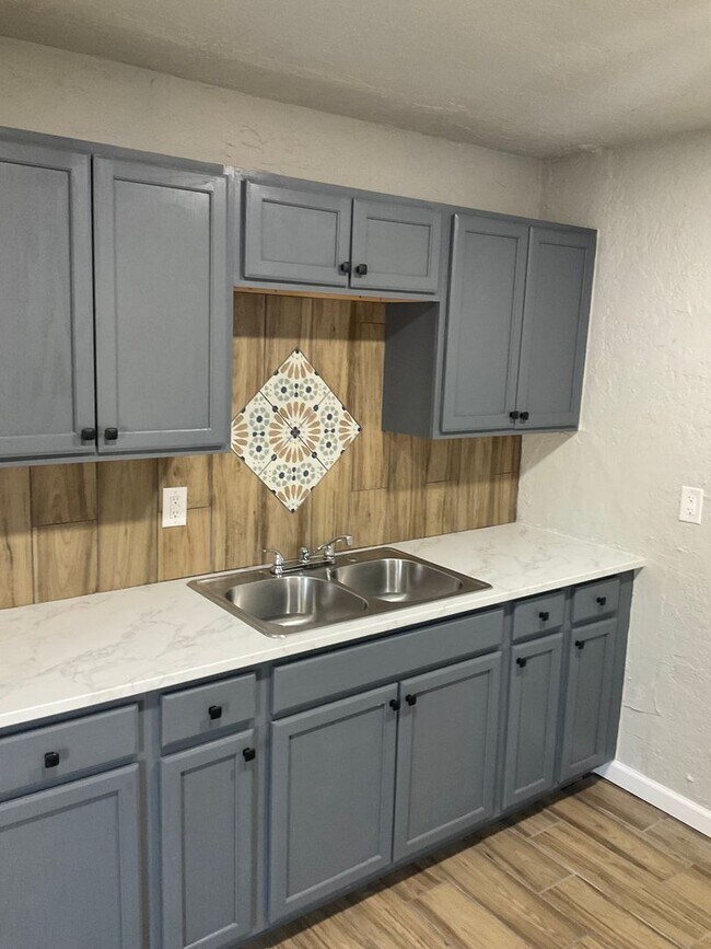 4713 SE 28th St in Del City, OK - Building Photo - Building Photo