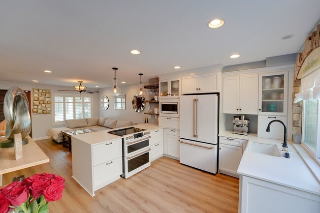 8490 Via Sonoma, Unit 1461 in San Diego, CA - Building Photo - Building Photo