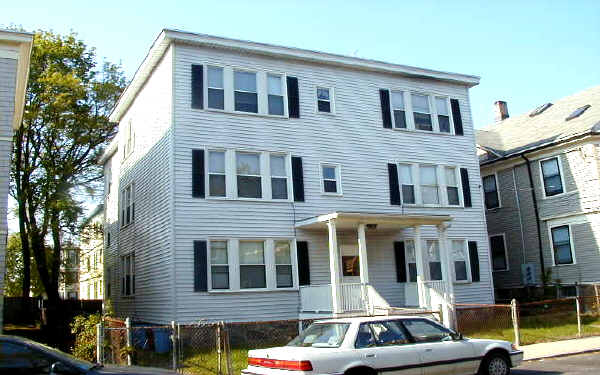 39 Boynton St in Jamaica Plain, MA - Building Photo