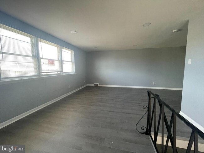 2331 Hoffnagle St in Philadelphia, PA - Building Photo - Building Photo