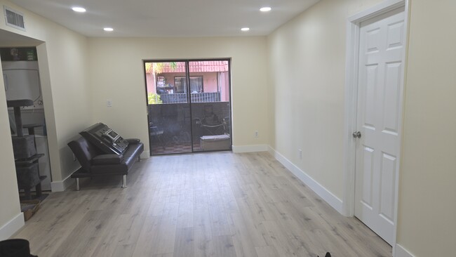 6520 W 27th Ct, Unit #23-55 in Hialeah, FL - Building Photo - Building Photo