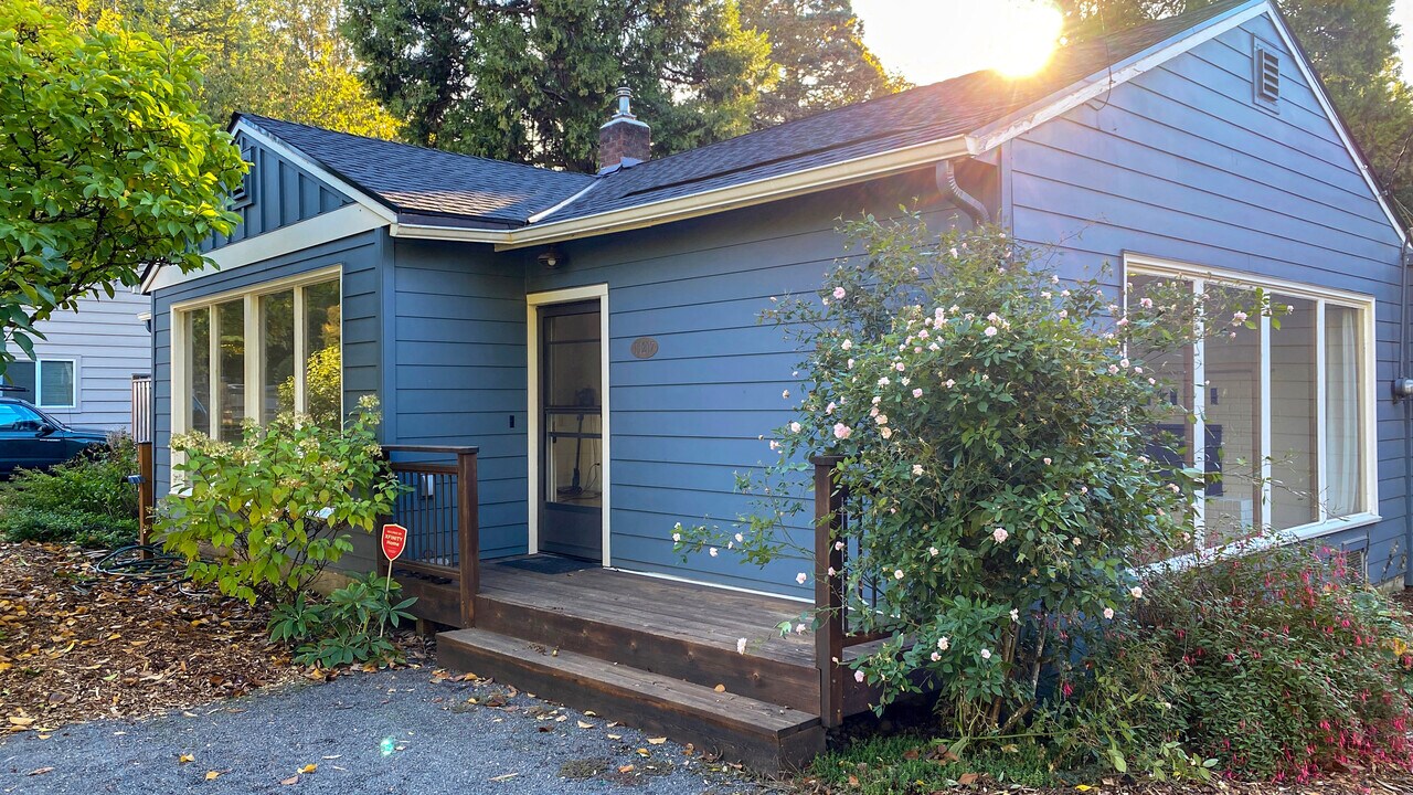 11207 SW 53rd Ave in Portland, OR - Building Photo