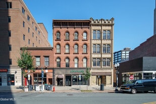 31-33 N Pearl St in Albany, NY - Building Photo