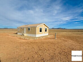51880 Gold Plains Rd in Seligman, AZ - Building Photo - Building Photo