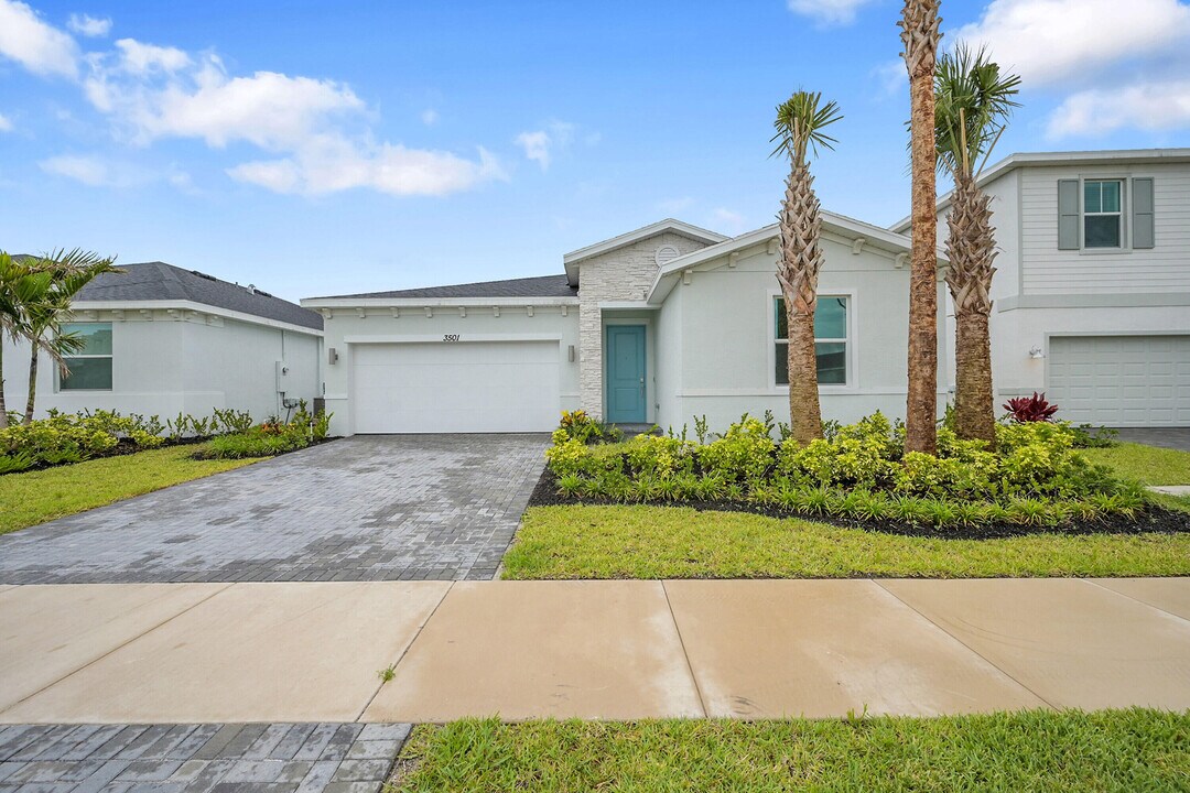 3501 Harborside Ave in Fort Pierce, FL - Building Photo