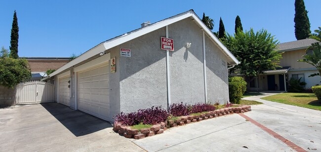 16584 Lorelei Ln, Unit 16584 Lorelei Ln. Tustin in Tustin, CA - Foto de edificio - Building Photo