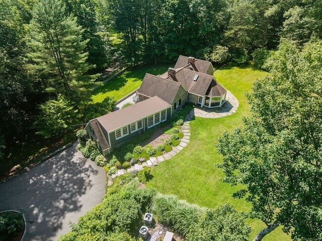 760 Valley Rd in New Canaan, CT - Building Photo - Building Photo
