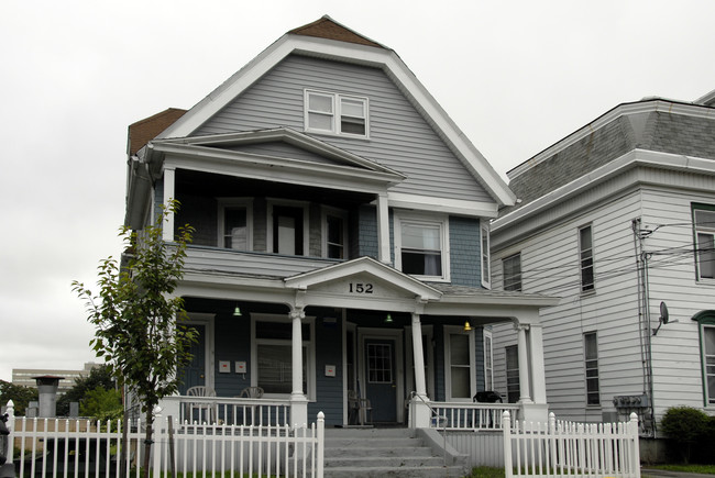 152 Oak St in Binghamton, NY - Foto de edificio - Building Photo