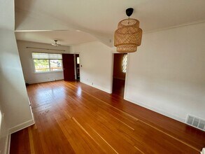 909 NW 63rd St in Seattle, WA - Building Photo - Building Photo
