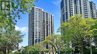 153 Beecroft Rd in Toronto, ON - Building Photo