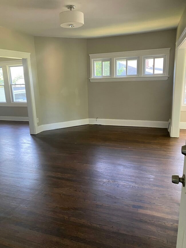 property at 1683 Colonial Dr