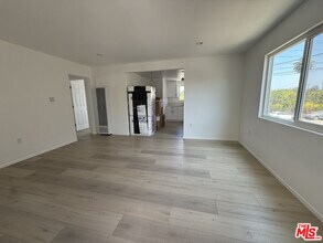 1531 E 92nd St in Los Angeles, CA - Building Photo - Building Photo